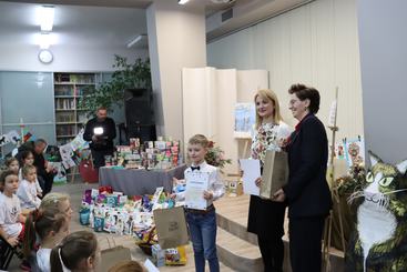 Akcja „Książka za karmę” i konkurs „Zwierzaki słodziaki” w Miejskiej Bibliotece podsumowane! (zdjęcia)